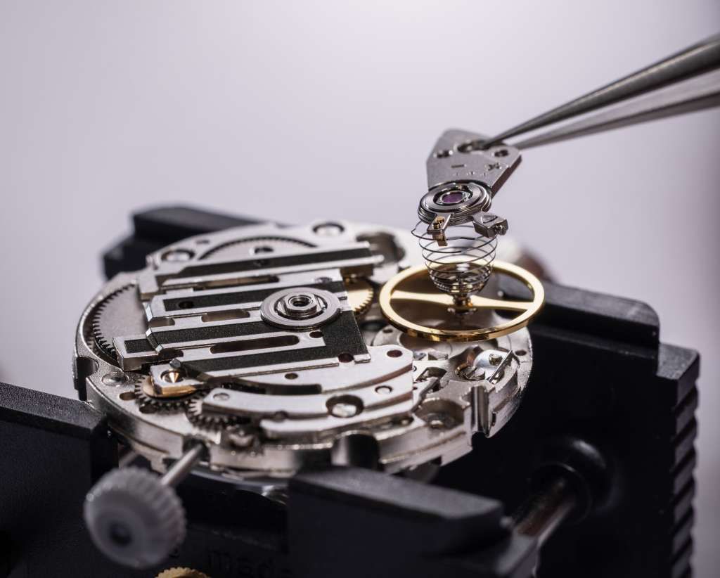 Mouvement De Montre Lip Calibre R136 - Indicateur De Quantième - Occasion Pour Réparation Ou Collection